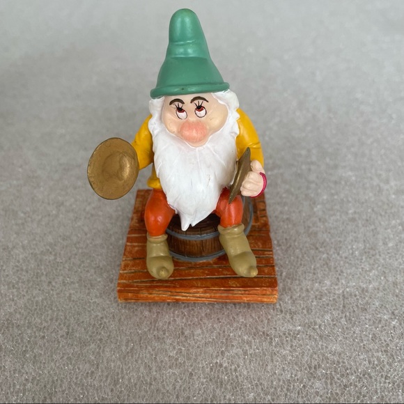 Disney’s “Snow White & the Seven Dwarfs” 65th Anniversary Collection - Picture 15 of 16